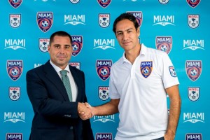 Riccardo Silva (co-proprietario Miami FC) con Alessandro Nesta (nuovo allenatore). 