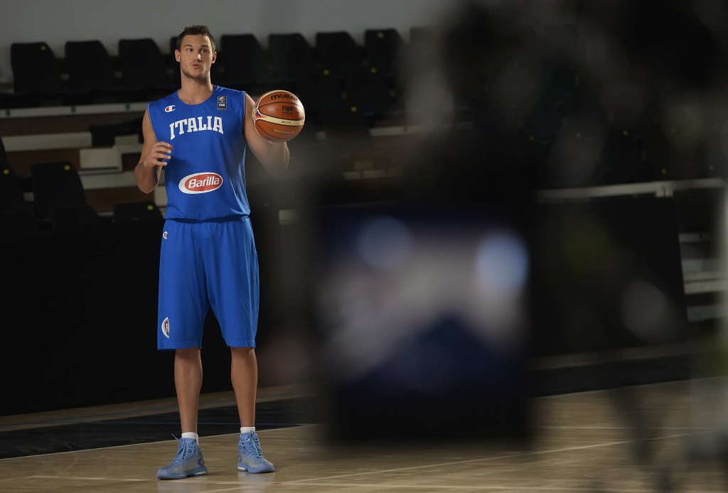 L'ala Danilo Gallinari (gioca nell'NBA per i Denver Nuggets) in uno spot di SkySportHD per gli Europei di specialità. 