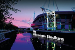 Una immagine notturna del Millennium stadium di Cardiff (Galles), sede della finale Champions league 2017. (photo credits - profilo Facebook Millennium stadium)