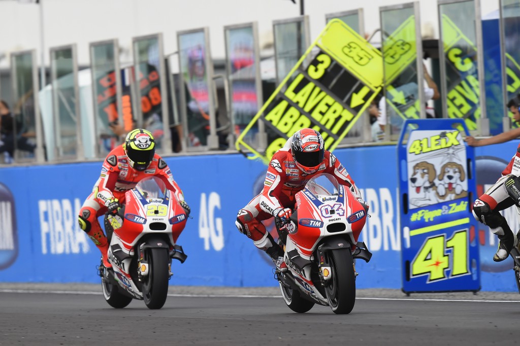 I piloti Andrea Dovizioso e Andrea Iannone - team Ducati Corse - al gran premio d'Italia (Misano Circuit): 