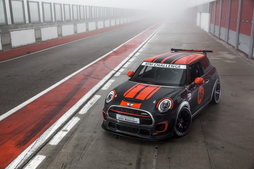 mini-torna-in-pista-mini-italia-annuncia-ufficialmente-il-suo-ritorno-in-pista-con-il-mini-challenge-2016-p90206961-highres