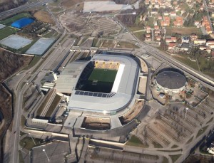 Una immagine aerea dello stadio Friuli-Dacia Arena completo (photo-credits Elio Meroi)