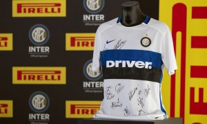 Il marchio Pirelli sulla maglia da trasferta dell'Inter FC - foto tratta dal web