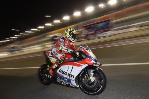 Andrea Dovizioso durante le prove di Losail (primo gp della stagione 2016/17)