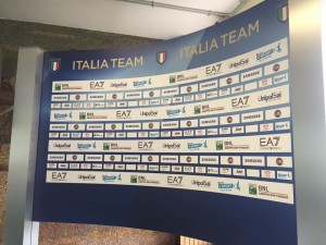 Il backdrop delle aziende sponsor/fornitori ufficiali di I-Team a Rio2016