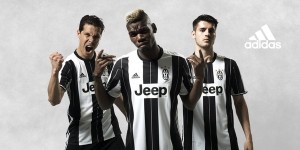 La nuova maglia Home stagione 2016/17 della Juventus indossata (da sin.) da Hernanes, Pogba e Morata