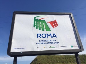 Un cartellone pubblicitario di promozione della candidatura olimpica Roma2024 recentemente apparso in periferia a Roma Nord