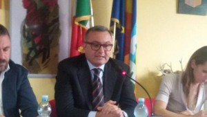 Enrico Zanetti vice ministro al MEF durante un convegno su Roma2024