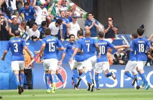 Una immagine della gioia degli azzurri dopo il gol segnato dall'italo-brasiliano Eder, entrato da pochi minuti in Italia-Svezia (Euro2016) - foto tratta da sito FIGC