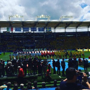 Una immagine delle due nazionali (Italia e Svezia) al momento degli inni nel pre gara di Tolosa (Euro2016)