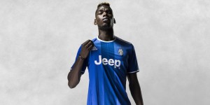 La nuova maglia Away dell'FC Juventus per la stagione 2016/17 indossata da Paul Pogba