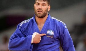 Una immagine tratta dal web del judoka israeliano Ori Sasson oggetto di un atto di anti-sportività da parte di un "collega" egiziano
