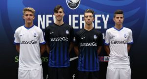 Una immagine delle nuove maglie dell'Atalanta Bergamasca calcio tratta dal sito del club 