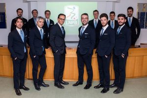 Una foto tratta dal sito della Lega B - Il gruppo di lavoro di Paolo Bedin (DG) indossa i nuovi abiti del fornitore della Lega - lo stilista vicentino Alberto Greco