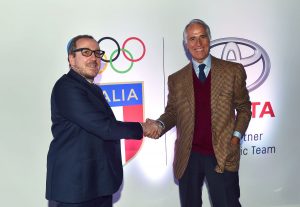 Un momento della firma dell'accordo CONI-Toyota con Giovanni Malagò (a dx)- foto GMT-FerdinandoMezzelani