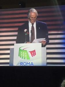 Giovanni Malagò (presidente Coni) legge la lettera del presidente della Repubblica italiana