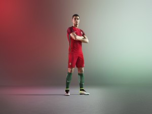 151213_NIKE_LIBERTY_CRISTIANO_RONALDO_GROUP_FULL_LENGTH_005_Flat_f2LOW