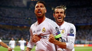 Sergio Ramos esulta con Gareth Bale dopo il primo gol del Real Madrid nel primo tempo di Real-Atletico - photo credits Getty Images per Uefa.com
