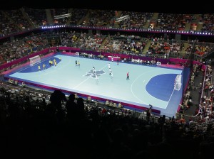 Una azione di pallamano olimpica ai Giochi di Londra 2012 su superficie Gerflor