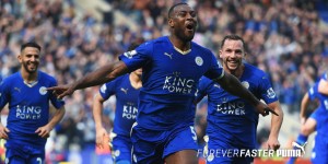 I giocatori del Leicester City festeggiano dopo un gol in Premier league 