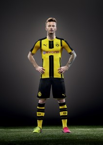 Reus, calciatore del Borussia Dortmund, nella nuova divisa di gioco realizzata da Puma