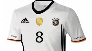 Una immagine della prima maglia della nazionale di calcio tedesca in attesa di Euro2016