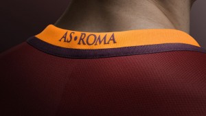Un dettaglio della maglia-AsRoma-stagione-2016/17 prodotta da Nike