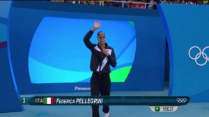 Federica Pellegrini entra in vasca per le semifinali dei 200 mt stile libero femminile (foto tratta dal web)