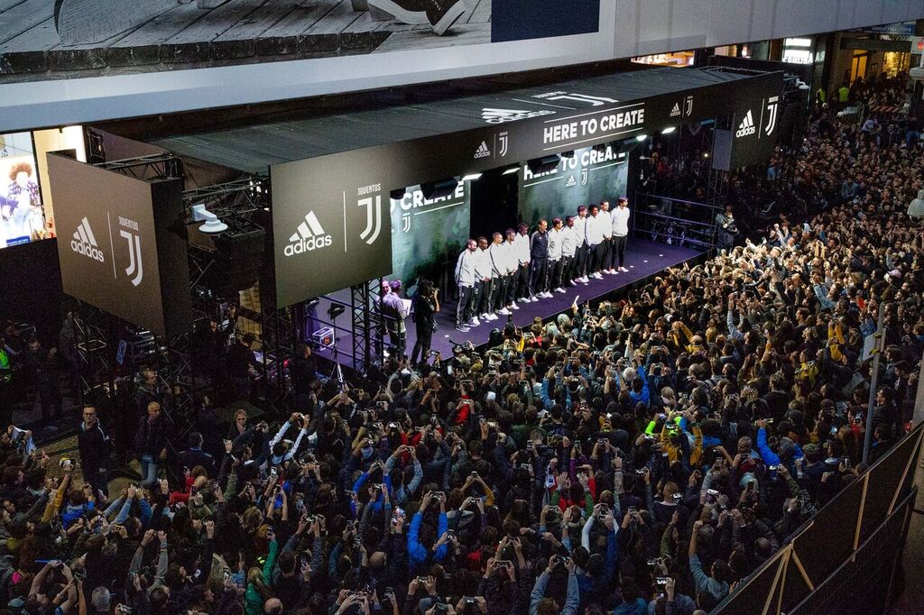 La Juventus alla vernice dell'Adidas store di Milano - Sporteconomy